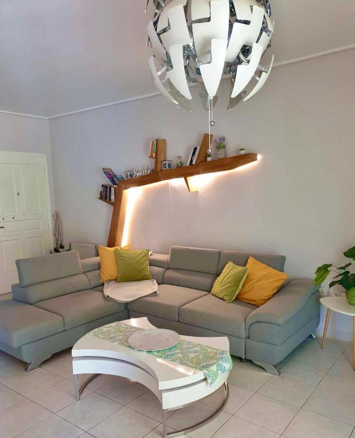 Modern 2Br City Flat 10Min From The Beach Ateny Zewnętrze zdjęcie